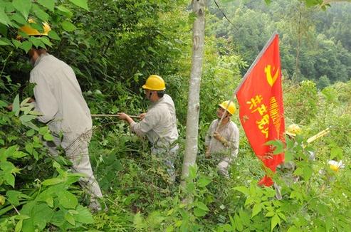 抗洪救灾纪实专题片解说词:筑起抗洪救灾的钢铁长城